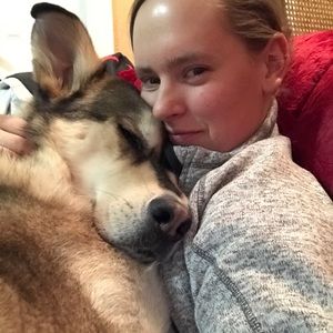 Meet your Posher, Caitlin